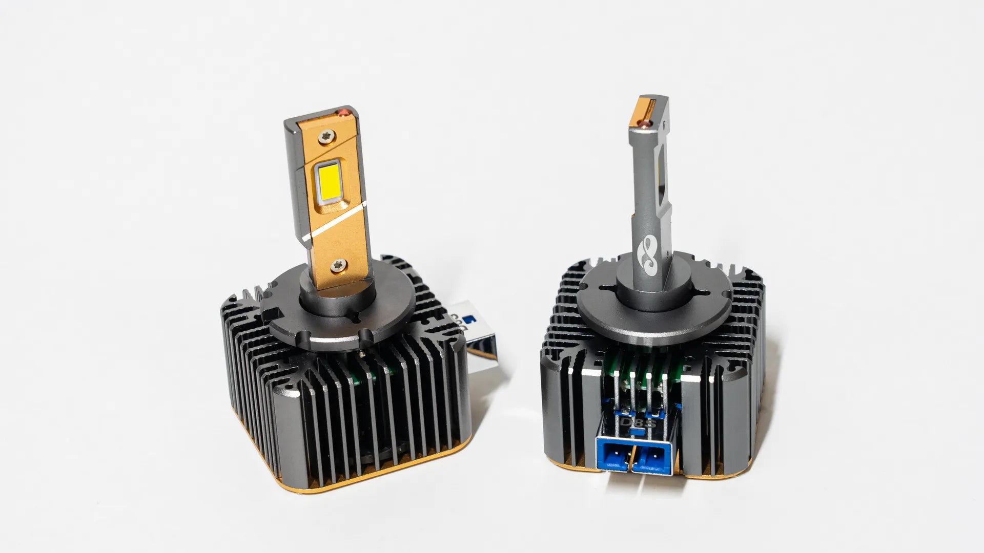 Ampolleta Led con conexión xenon D8S